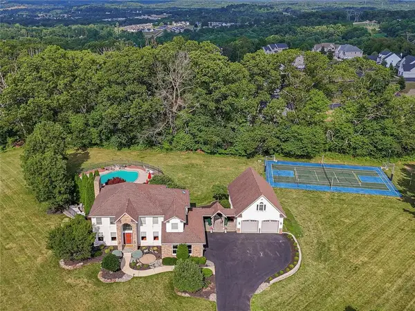 6301 Oakwood Circle, Upper Saucon Twp, PA 18036