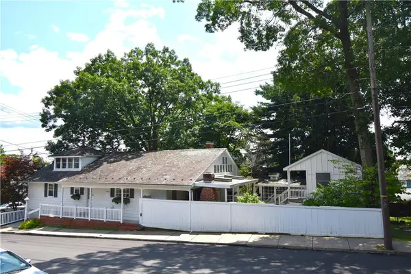 24 E Plainfield Avenue, Pen Argyl Boro, PA 18072
