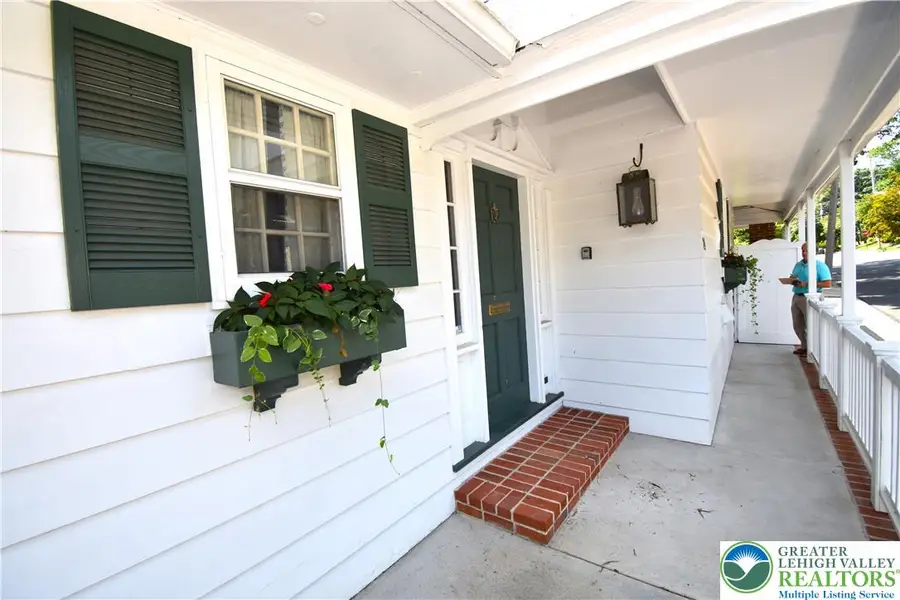24 E Plainfield Avenue, Pen Argyl, PA 18072 - #3