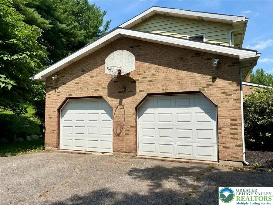 575 N Hokendauqua Drive, Moore, PA 18014 - #3