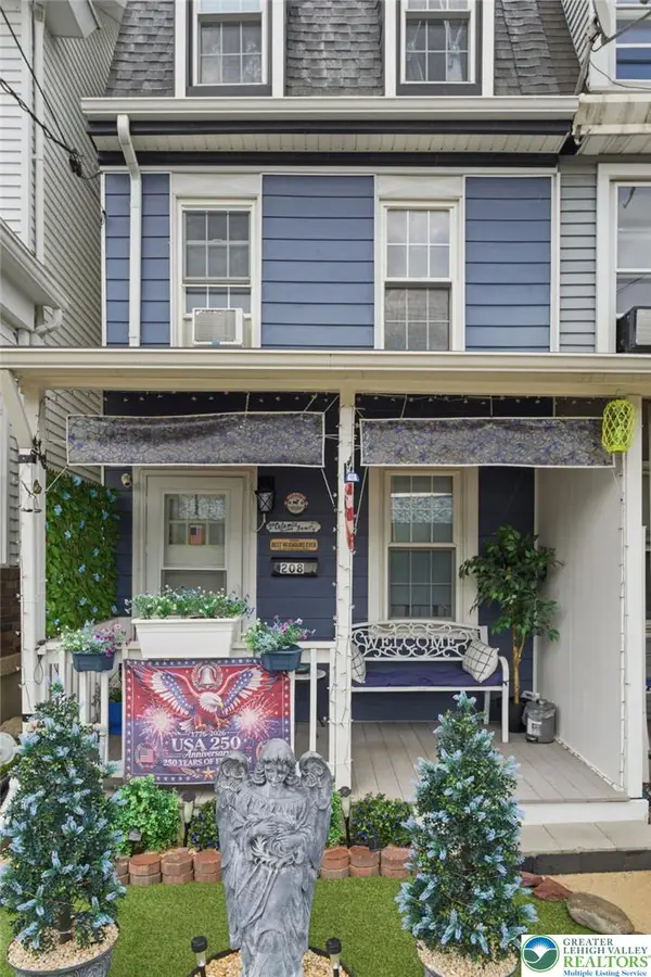 208 South Avenue, Jim Thorpe, PA 18229
