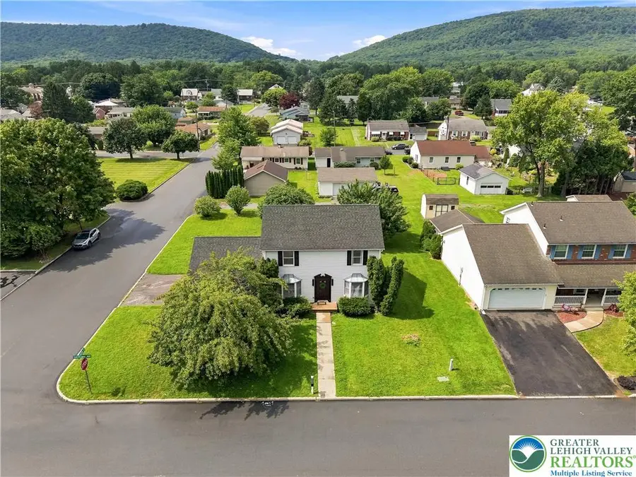 302 Delaware Avenue, Wind Gap, PA 18091 - #2