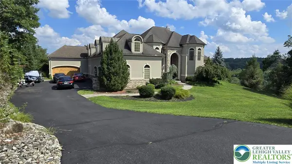 2707 Apple Valley Circle, South Whitehall Twp, PA 18069