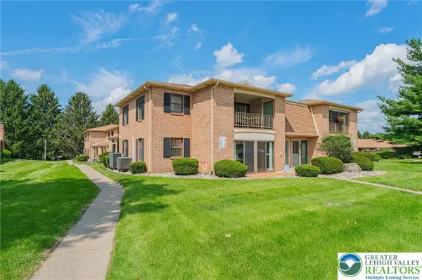 2776 Rolling Green Place, Lower Macungie Twp, PA 18062