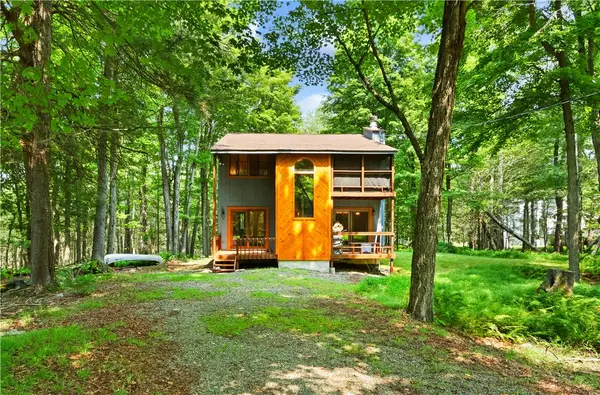 1022 Hilltop Drive, Newfoundland, PA 18445