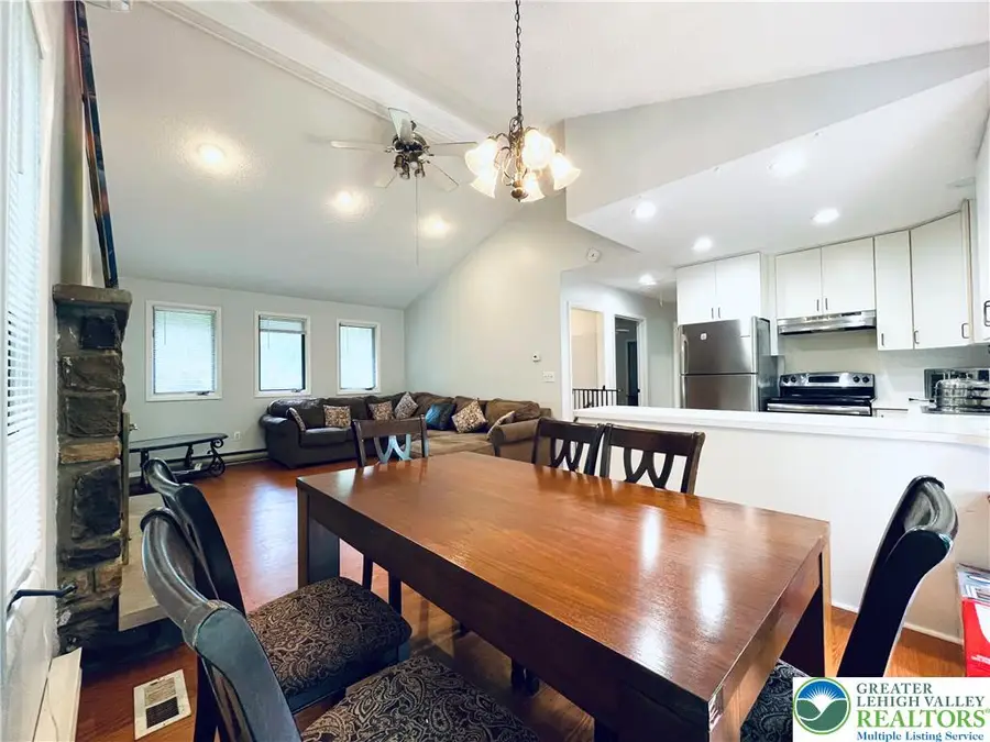 65 Livingston Lane, Clifton, PA 18424 - #2