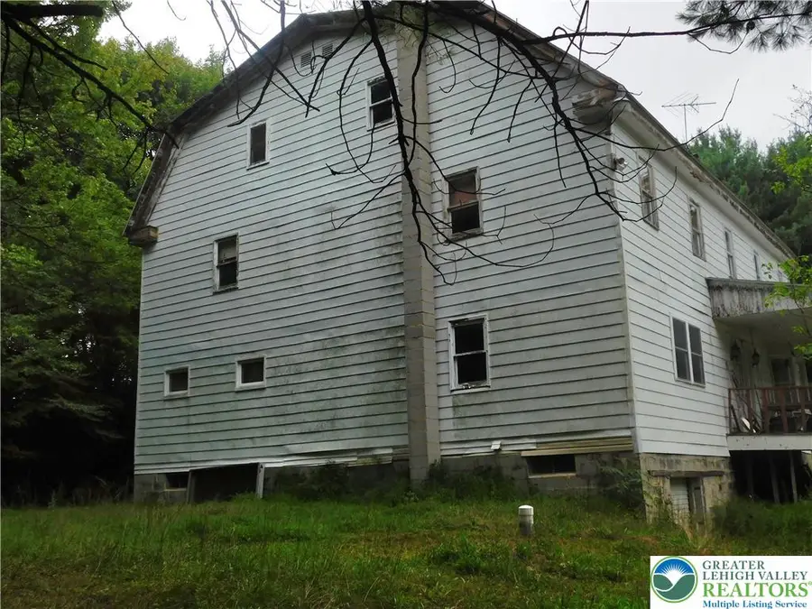 996 Greenwood Street, Franklin, PA 18071 - #2