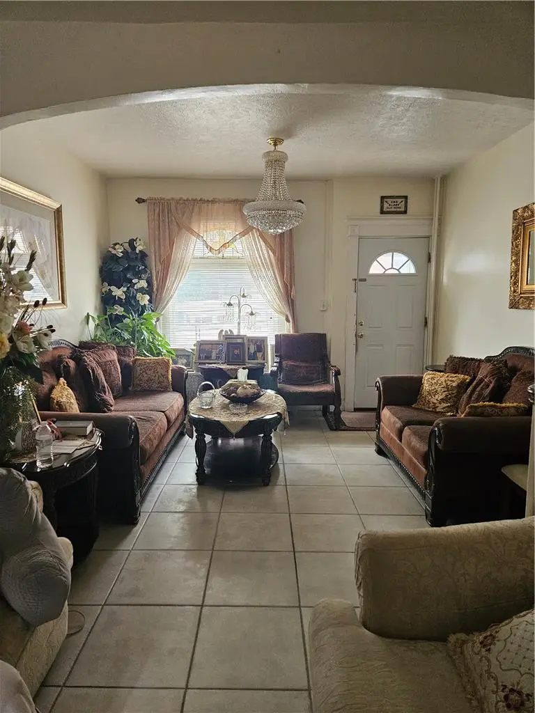 180 W Tilghman, Allentown, PA 18102 - #3