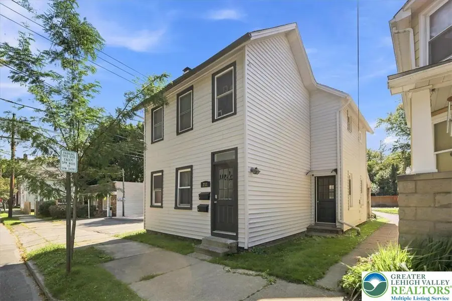 211 N 8th Street, Stroudsburg, PA 18360 - #2