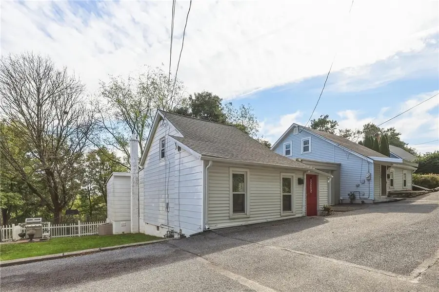 3252 S Quarry Street, Hokendauqua, PA 18052 - #2