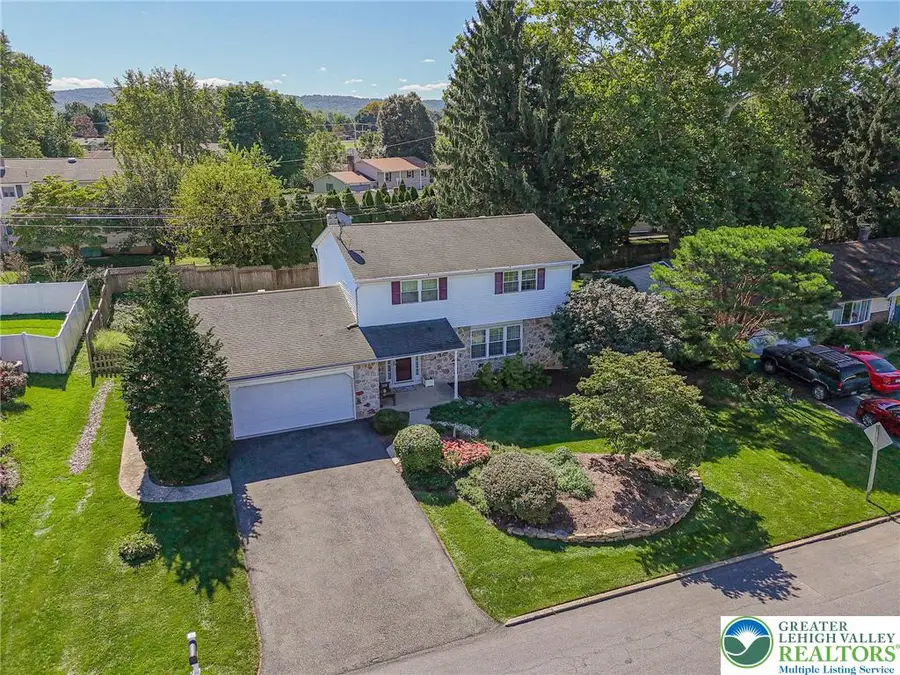 7516 Foxglove Place, Lower Macungie, PA 18062 - #2