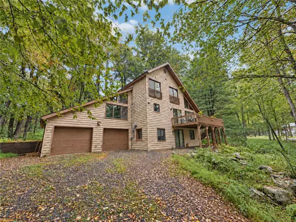 107 Lake Drive W, Clifton Twp, PA 18424
