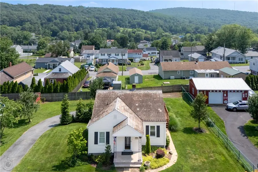 1306 Maryland Avenue, Salisbury, PA 18103 - #2