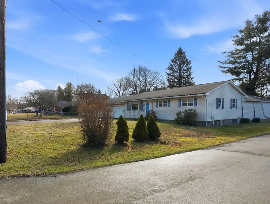 915 W Lockhart St, Sayre, PA 18840 - #2
