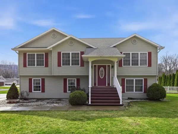 330 Hillcrest Dr, Sayre, PA 18840