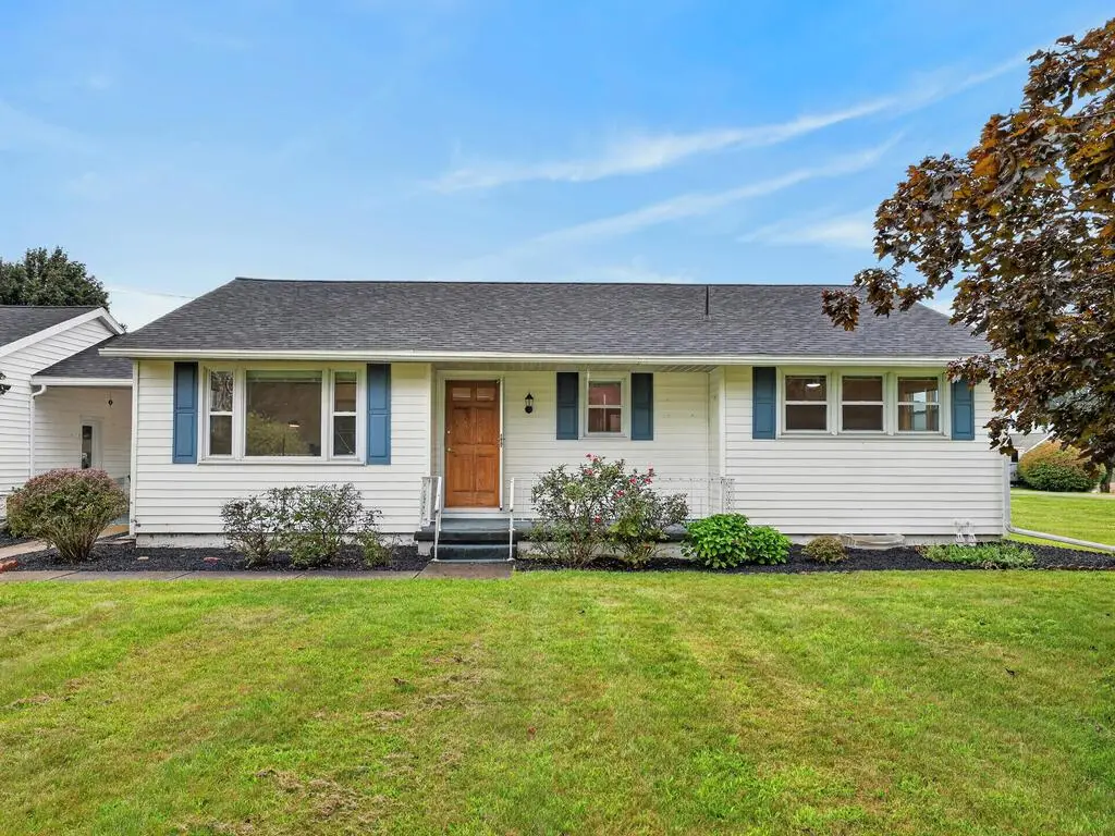 921 W Lockhart St, Sayre, PA 18840 - #1