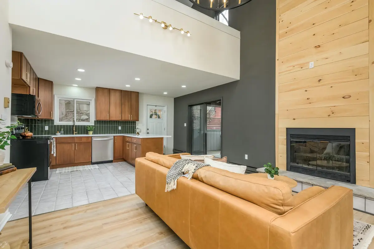 297 Brentwood Drive, Bushkill, PA 18324 - Image #1