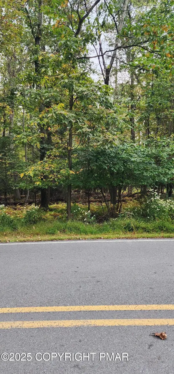 Scotrun Dr 36, Scotrun, PA 18355