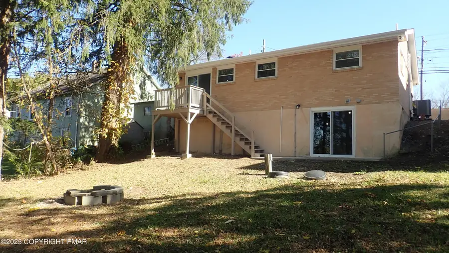 2556 N Delaware Drive, Mount Bethel, PA 18343 - #2