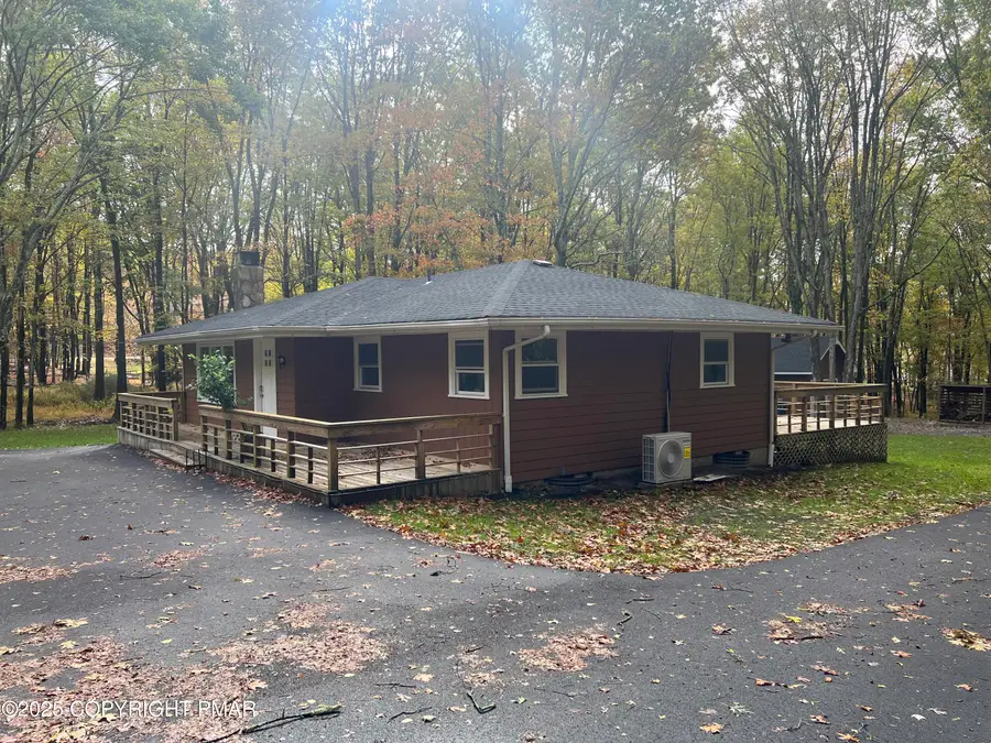 140 Davis Circle, Bushkill, PA 18324 - Image #3