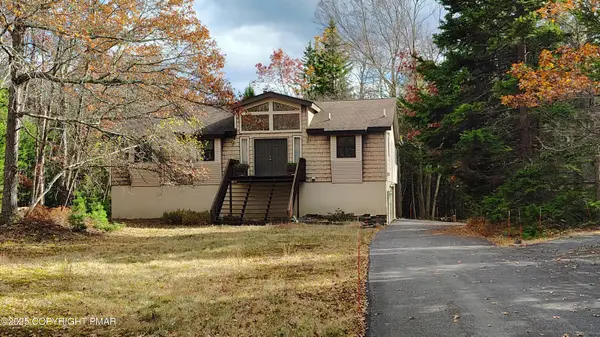 125 Pawnee Court, Long Pond, PA 18334