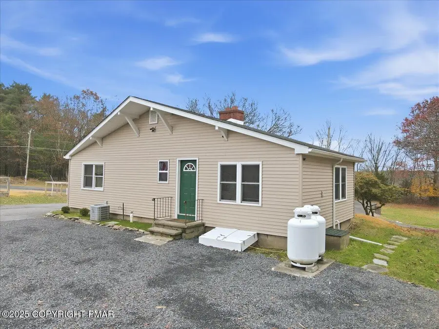 337 Hazelle Lane, Stroudsburg, PA 18360 - Image #2