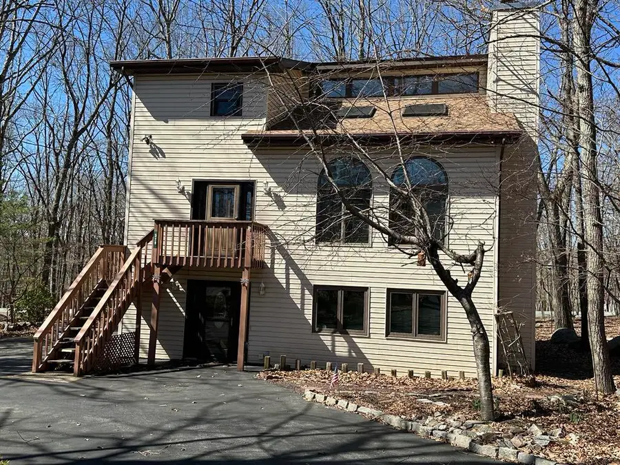 329 Hyland Drive, East Stroudsburg, PA 18301 - Image #2