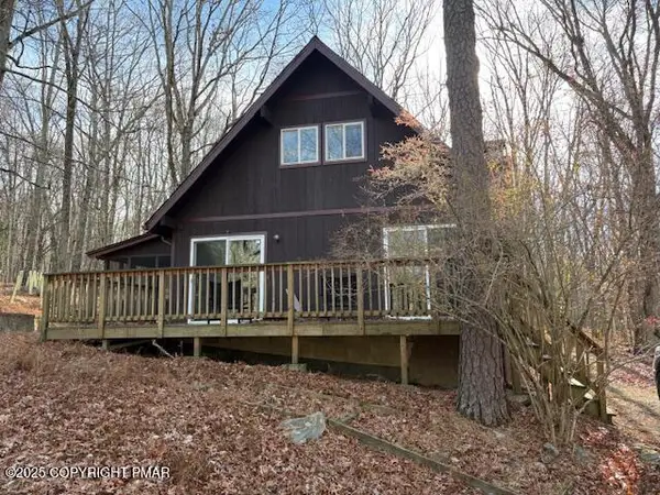 1095 Deer Run E, Bushkill, PA 18324