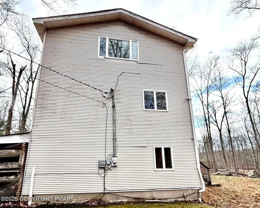 297 Hyland Drive, East Stroudsburg, PA 18301 - Image #2