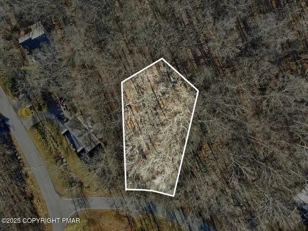 1370 Sec 2 N Hampton Court, Bushkill, PA 18324