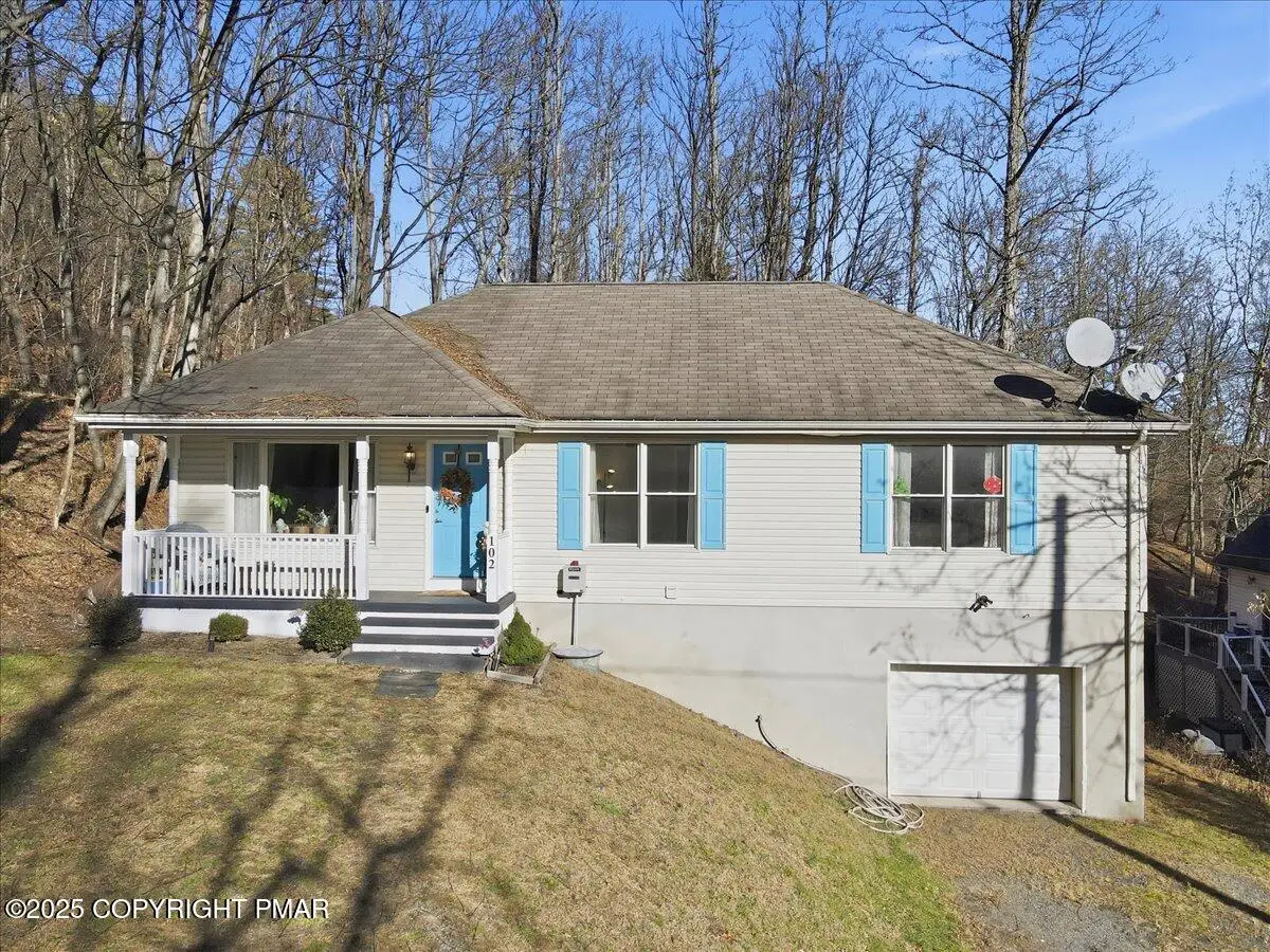 102 Longshore Circle, East Stroudsburg, PA 18302 - Image #1