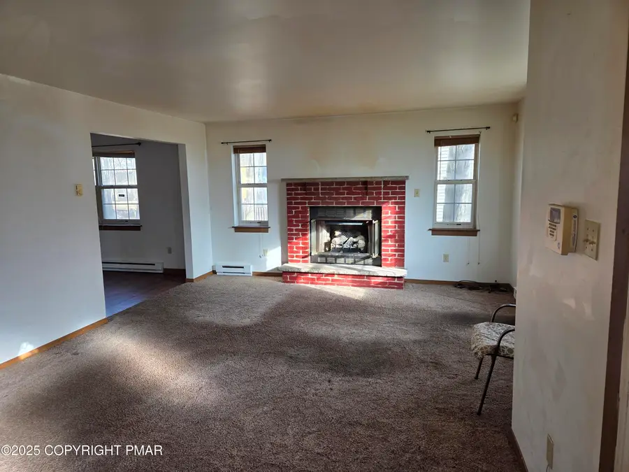 640 Country Place Drive, Tobyhanna, PA 18466 - Image #2