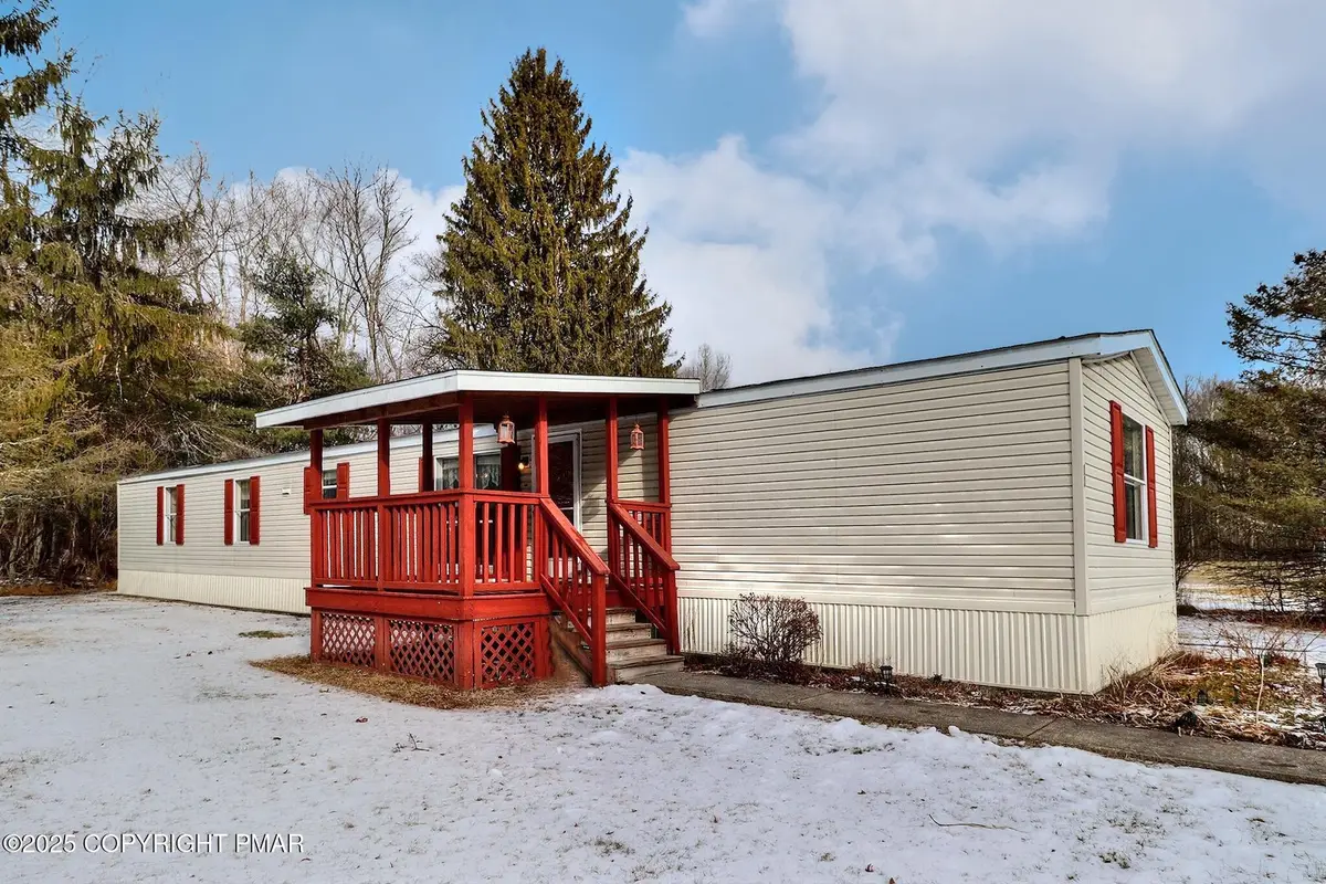 205 Oak Run Lane, Stroudsburg, PA 18360 - Image #1