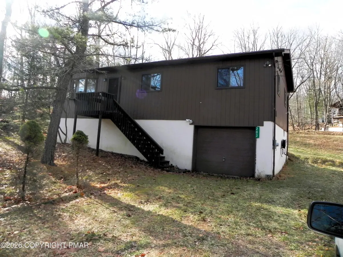 203 Chickadee Way, East Stroudsburg, PA 18302 - Image #1