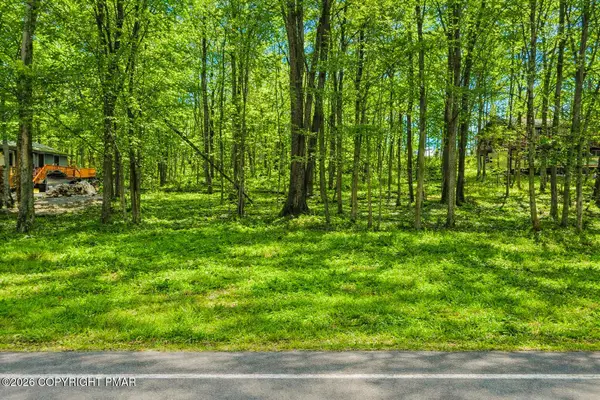 1825 Packanack Drive, Gouldsboro, PA 18424