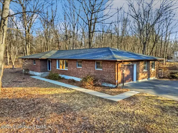 237 Shady Oaks Drive E, Saylorsburg, PA 18353