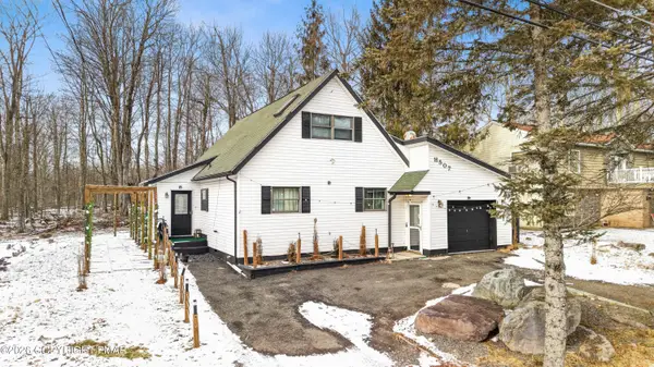 939 Country Place Drive, Tobyhanna, PA 18466