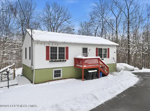 121 St Moritz Court, Henryville, PA 18332