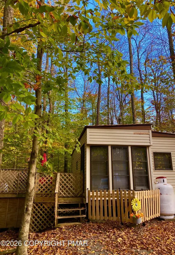 546 Dogwood Lane, Moscow, PA 18444