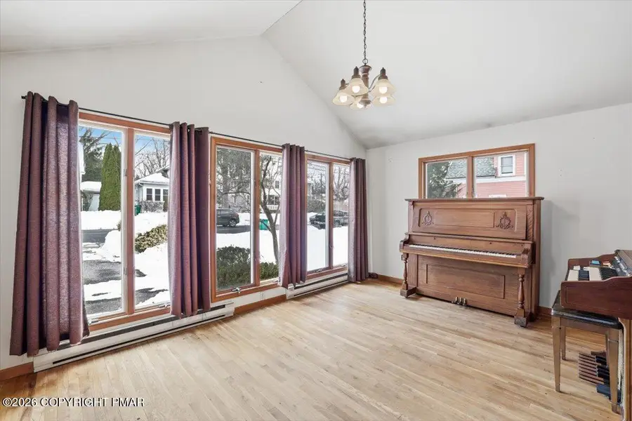 532 Queen Street, Stroudsburg, PA 18360 - #3