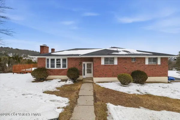 194 Countryside Drive, Brodheadsville, PA 18322