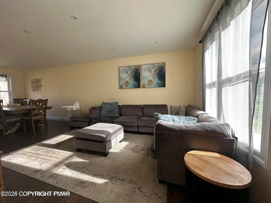 5186 Hummingbird Drive, Pocono Summit, PA 18346 - #2