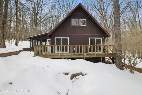 1095 Deer Run E, Bushkill, PA 18324