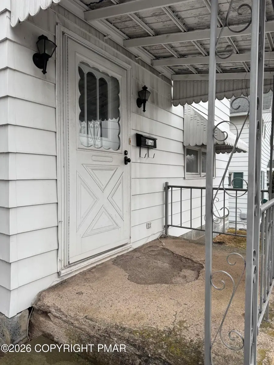 21 Maple Street, Jermyn, PA 18433 - #3