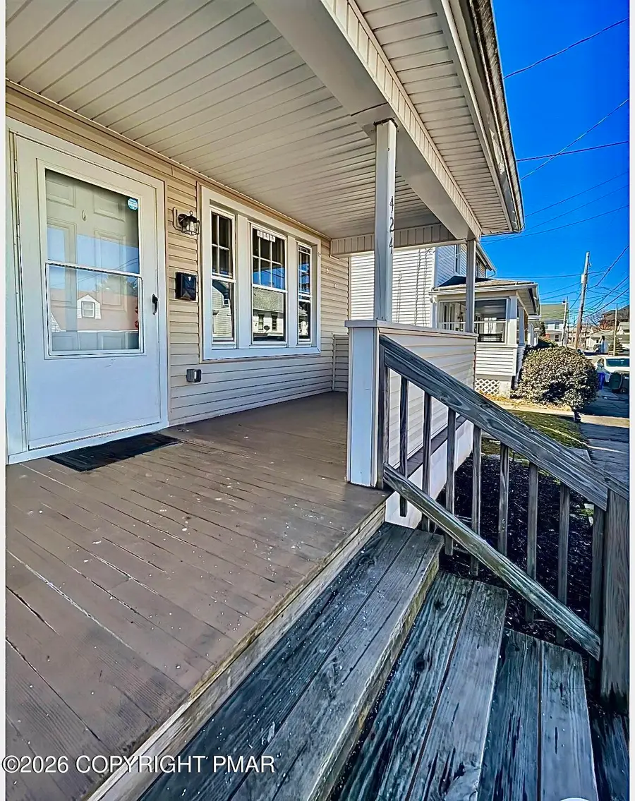 424 E Cranberry Avenue, Hazleton, PA 18201 - #2