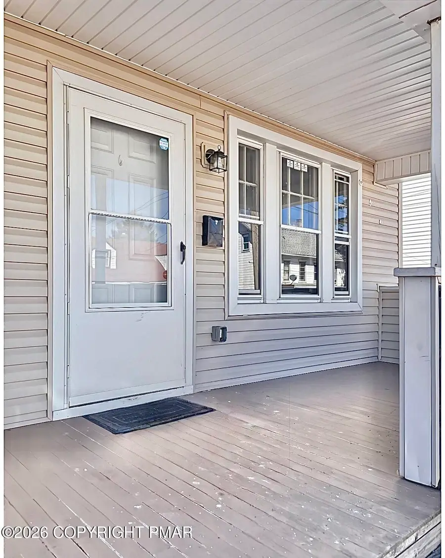 424 E Cranberry Avenue, Hazleton, PA 18201 - #3