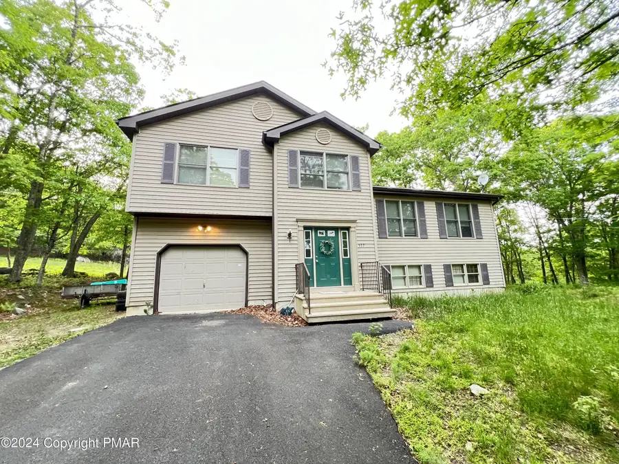 107 Warbler Court, Bushkill, PA 18324 - #2