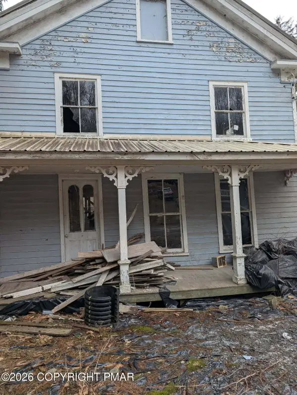 45 Grocery Hill Road, Equinunk, PA 18417