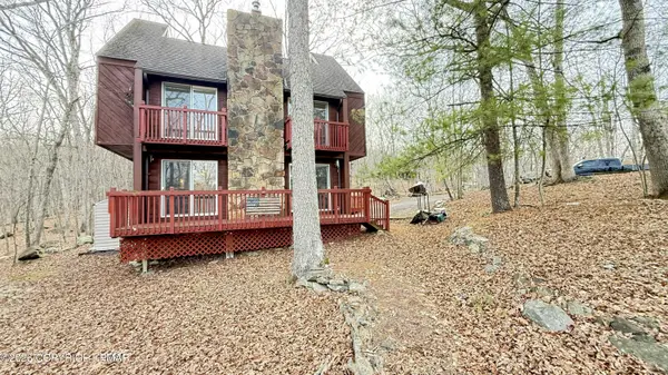 5933 Decker Road, Bushkill, PA 18324