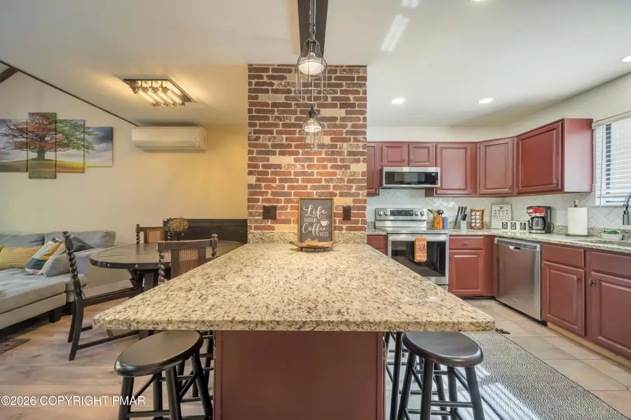 25 Middle Village Way, Tannersville, PA 18372 - #2